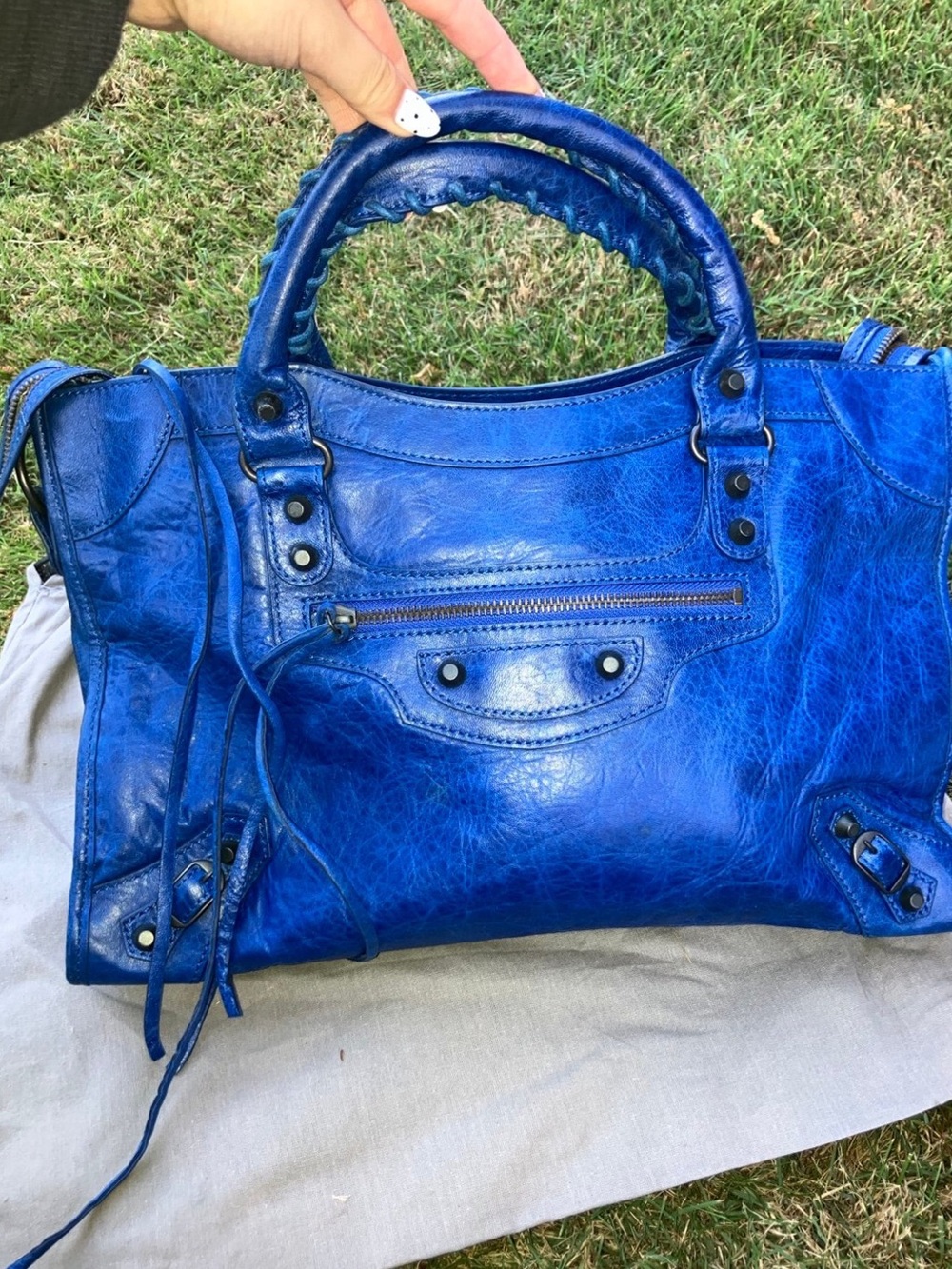 Balenciaga medium city bag top zipper does not zip